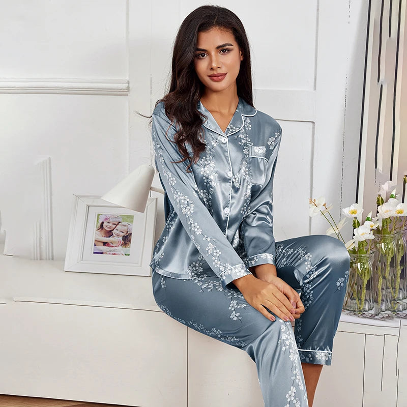 Schlafelite Langärmliger Satin-Pyjama mit floralem Design – Leichtigkeit trifft Eleganz