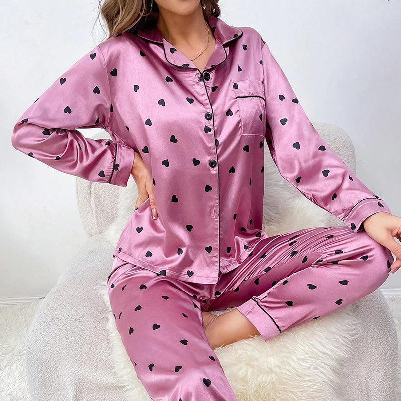 Schlafelite Langärmliger Satin-Pyjama mit floralem Design – Leichtigkeit trifft Eleganz